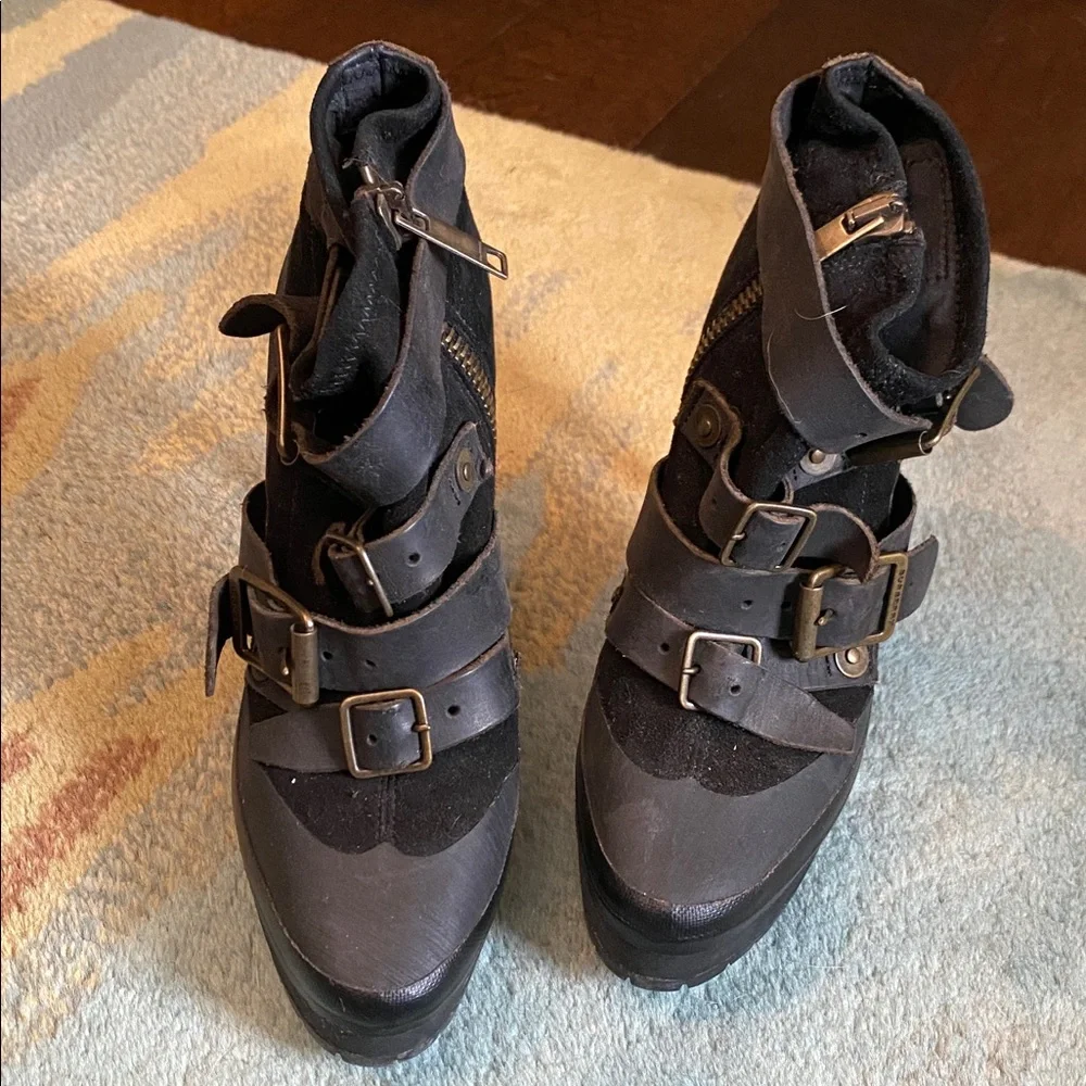 Burberry Aviator Buckle Black Buckle Heels Size 37.5 - Picture 2 of 10